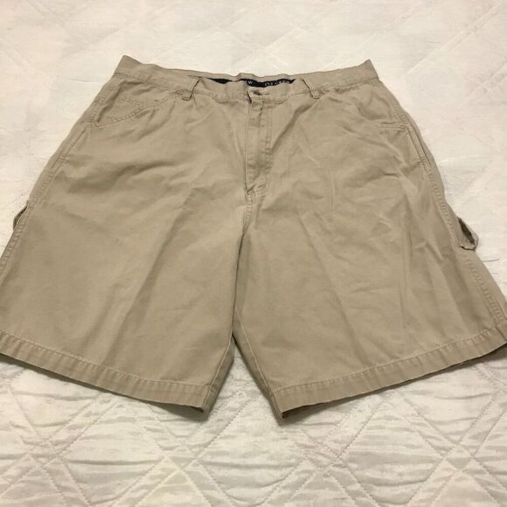 Ivy Crew Classics khaki cargo shorts size 38